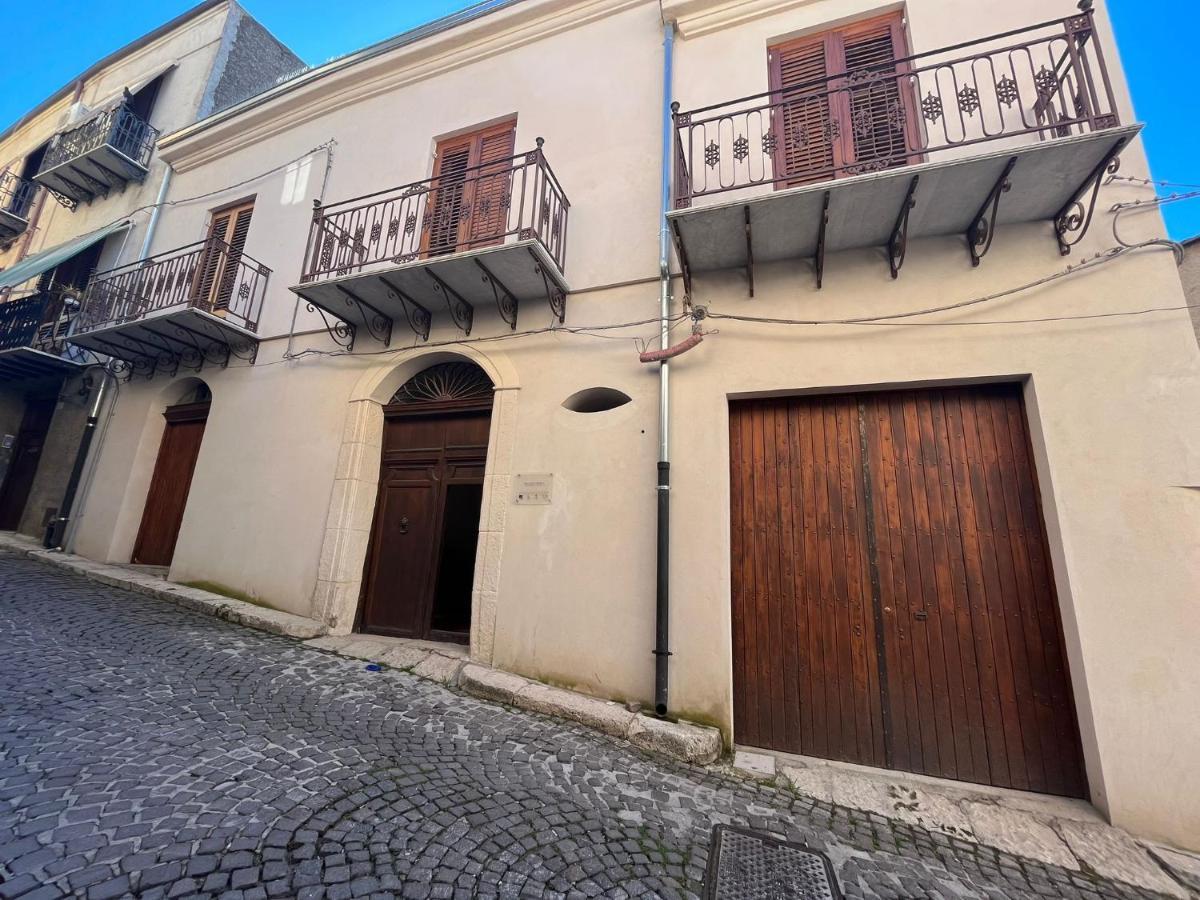 Palazzo Triolo - Dimora Di Charme Acomodação com café da manhã Corleone Exterior foto